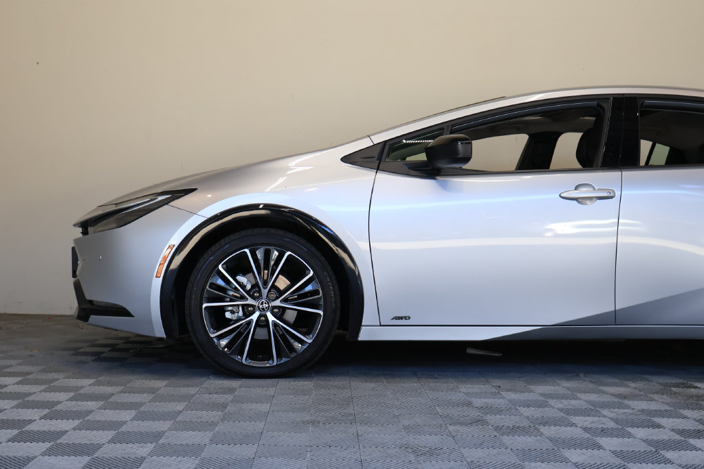 Used 2024 Toyota Prius XLE AWD/4WD image 8