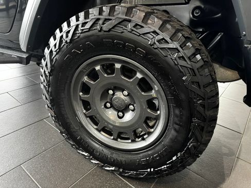 Used 2023 Jeep Wrangler Sport AWD/4WD image 33