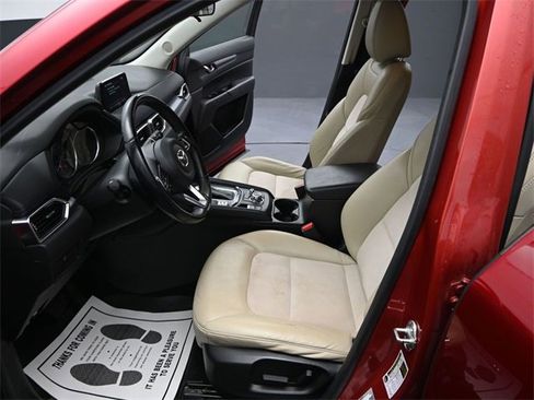 Used 2017 MAZDA CX-5 Touring image 11