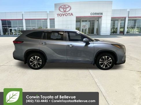 Used 2023 Toyota Highlander XLE image 9