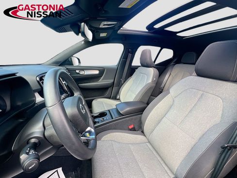 Used 2024 Volvo XC40 B5 Core image 29