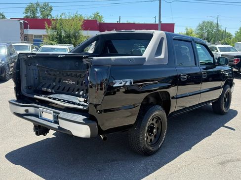 Used 2005 Chevrolet Avalanche Z71 w/ Preferred Equipment Group AWD/4WD image 5