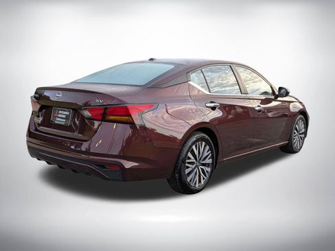 Used 2024 Nissan Altima 2.5 SV FWD image 4