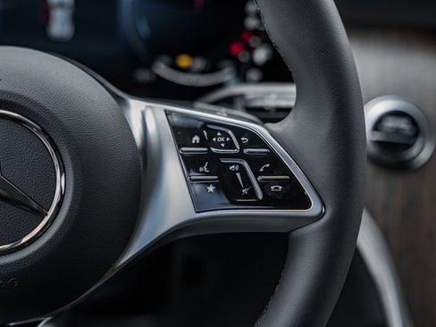 New 2025 Mercedes-Benz GLC 350e 4MATIC image 26