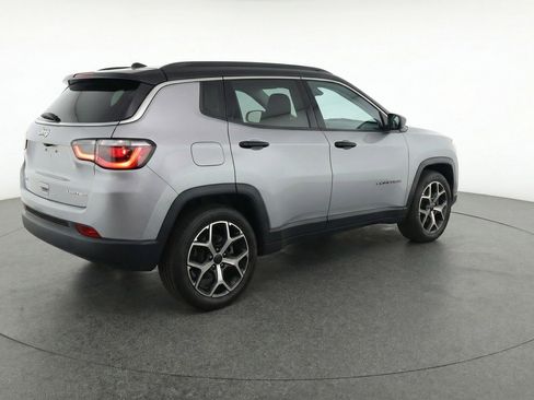 Used 2025 Jeep Compass Limited AWD/4WD image 9