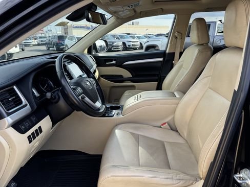 Used 2019 Toyota Highlander XLE image 26
