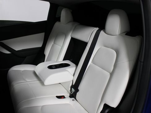 Used 2021 Tesla Model Y Long Range image 21