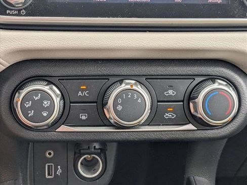 Used 2021 Nissan Versa SV image 17