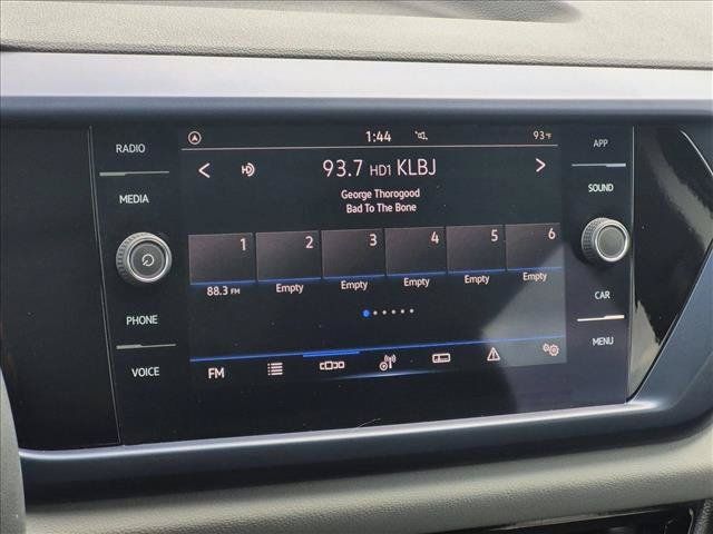 Used 2023 Volkswagen Taos SE w/ Panoramic Sunroof Package FWD image 13