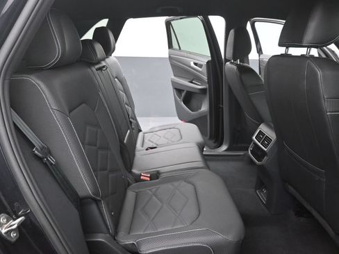 Used 2026 Volkswagen Atlas Cross Sport SE AWD/4WD image 2