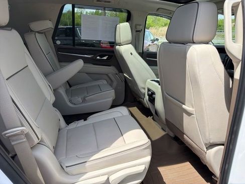 Used 2023 GMC Yukon Denali AWD/4WD image 7
