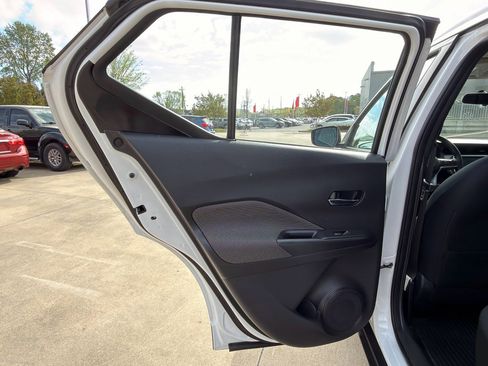 Used 2019 Nissan Kicks SV image 22