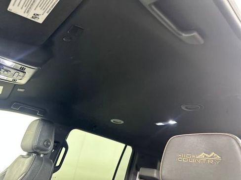 Used 2023 Chevrolet Suburban High Country image 12