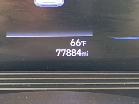 Used 2023 Hyundai Venue SEL image 27