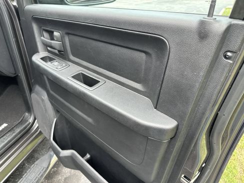 Used 2015 RAM 1500 Express RWD image 35