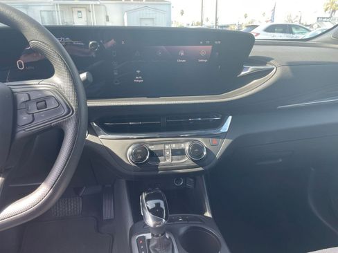 Used 2025 Buick Envista Preferred image 17