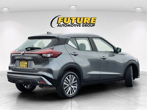 Certified 2021 Nissan Kicks SV image 4