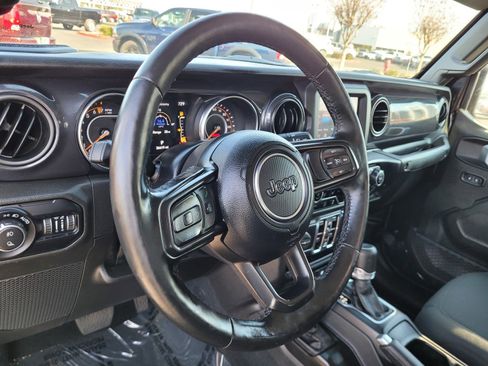 Used 2022 Jeep Gladiator Sport image 12