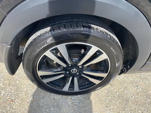 Used 2018 Nissan Kicks SV FWD image 30