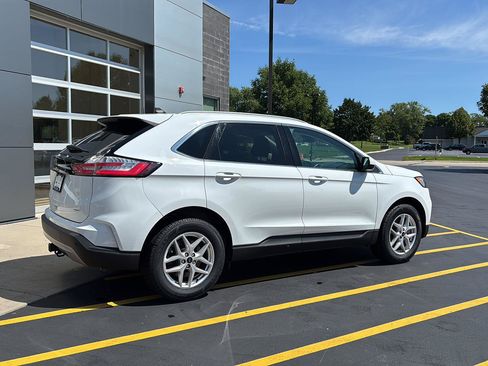 Used 2024 Ford Edge SEL w/ Convenience Package AWD/4WD image 6