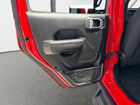 Used 2018 Jeep Wrangler Unlimited Sport S AWD/4WD image 12