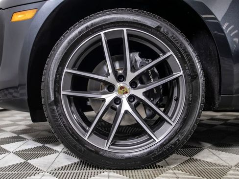 Used 2025 Porsche Macan AWD/4WD image 37