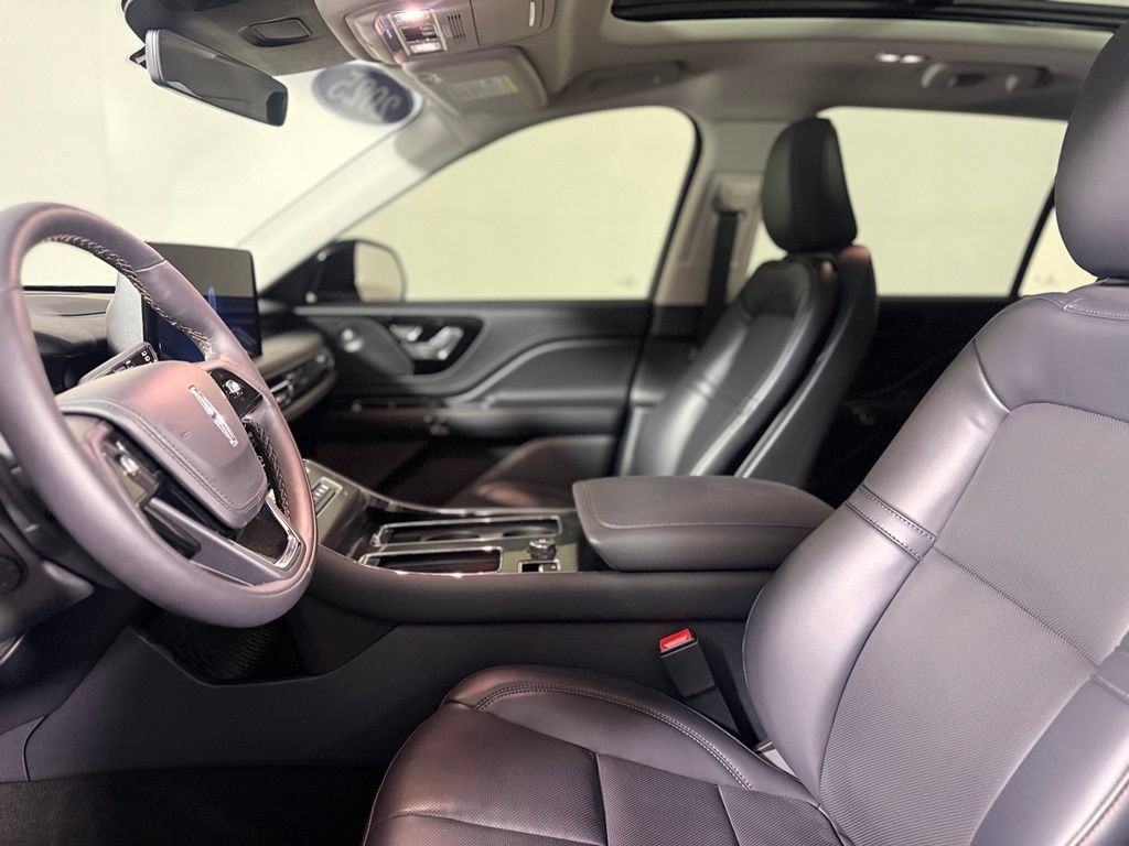 Used 2025 Lincoln Aviator AWD w/ Jet Appearance Package image 20