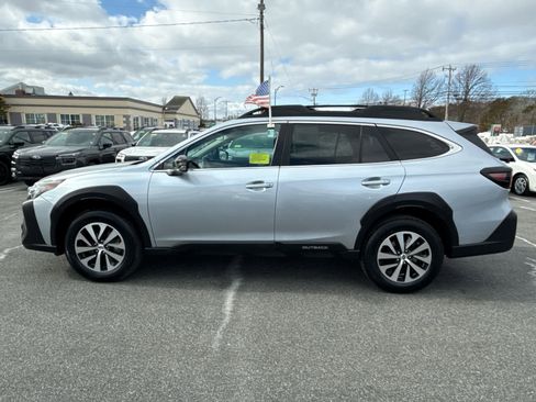 Used 2023 Subaru Outback Premium image 4