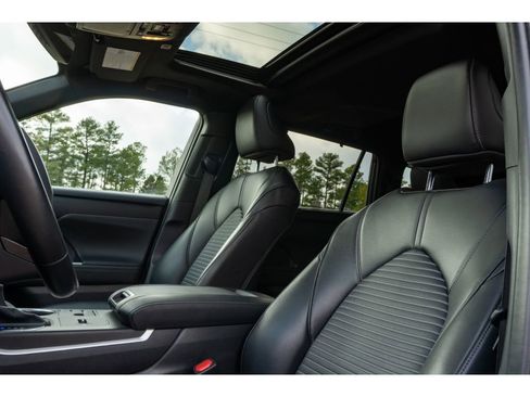 Used 2023 Toyota Highlander XSE image 11