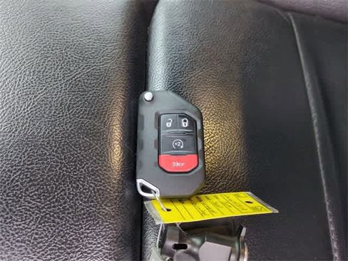 Used 2019 Jeep Wrangler Unlimited Sahara image 36