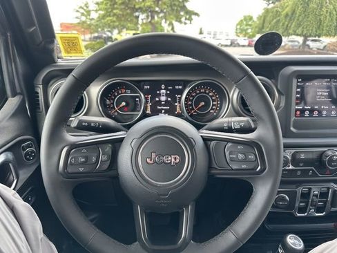 Used 2023 Jeep Gladiator Sport AWD/4WD image 26