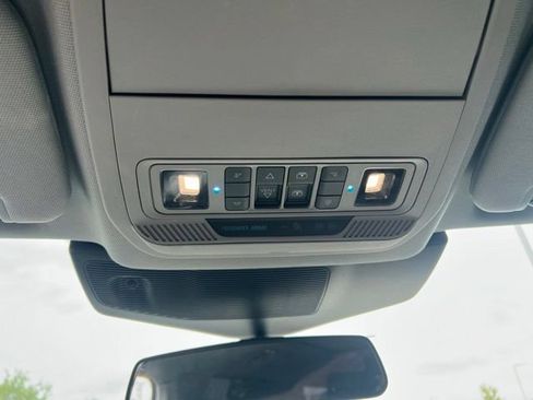 Used 2022 Ford Explorer XLT w/ Equipment Group 202A AWD/4WD image 23