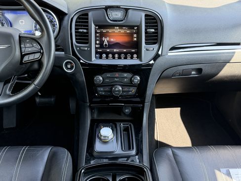 Used 2022 Chrysler 300 S RWD image 8