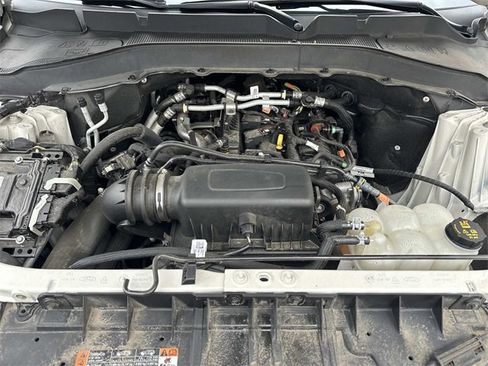 Used 2022 Ford Explorer XLT w/ Equipment Group 202A image 10