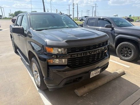 Used 2020 Chevrolet Silverado 1500 Custom w/ Custom Value Package RWD image 2