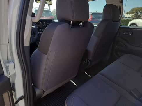 Certified 2025 Nissan Frontier SV w/ SV Convenience Package image 9