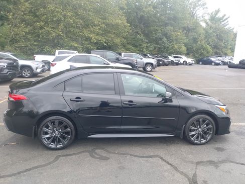 Used 2025 Toyota Corolla SE image 2