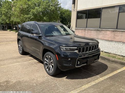Used 2023 Jeep Grand Cherokee Overland AWD/4WD image 5