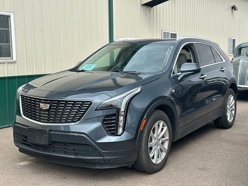 Used 2019 Cadillac XT4 Luxury w/ Cold Weather Package image 7