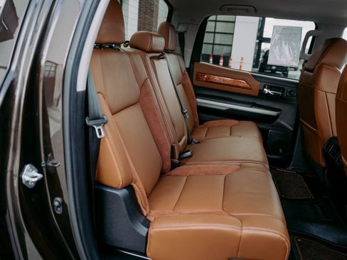 Used 2021 Toyota Tundra 4x4 CrewMax image 12