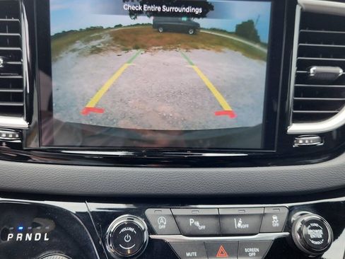 Used 2026 Chrysler Pacifica Select FWD image 5