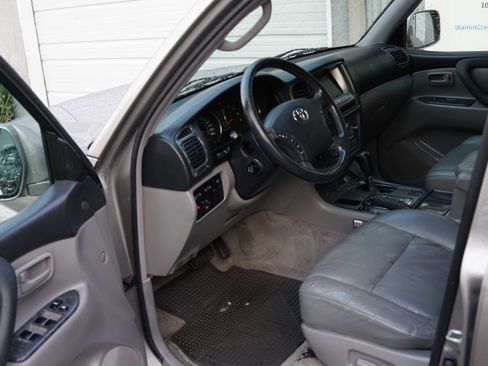 Used 2004 Toyota Land Cruiser image 38