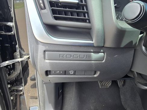 Used 2023 Nissan Rogue S AWD/4WD image 24