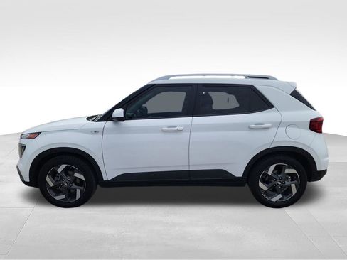Used 2024 Hyundai Venue SEL FWD image 5