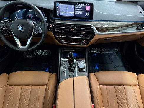 Certified 2023 BMW 530e w/ Convenience Package image 16