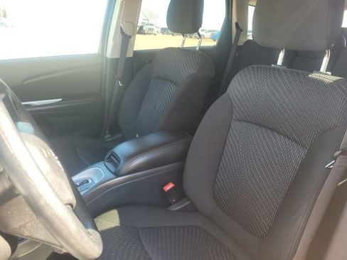Used 2019 Dodge Journey SE image 20