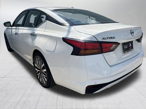 Used 2025 Nissan Altima 2.5 SV FWD image 6