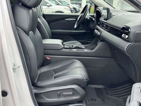 Certified 2025 Honda Pilot Touring image 7