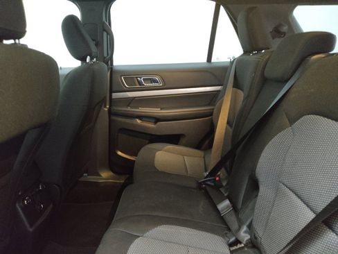 Used 2019 Ford Explorer XLT image 18