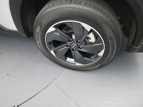 Used 2024 Nissan Rogue SV image 19